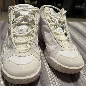 Woman’s shoes, no tag or box